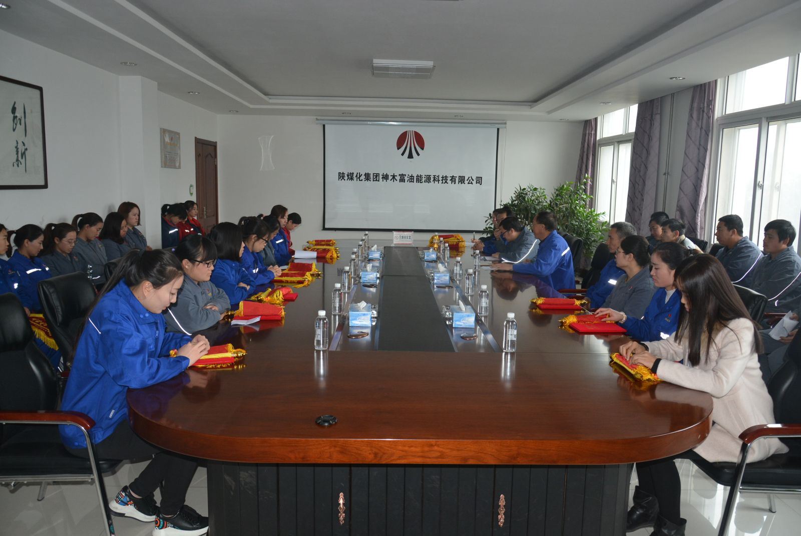 公司召开先进女工表彰会 企业动态 神木富油能源科技有限公司